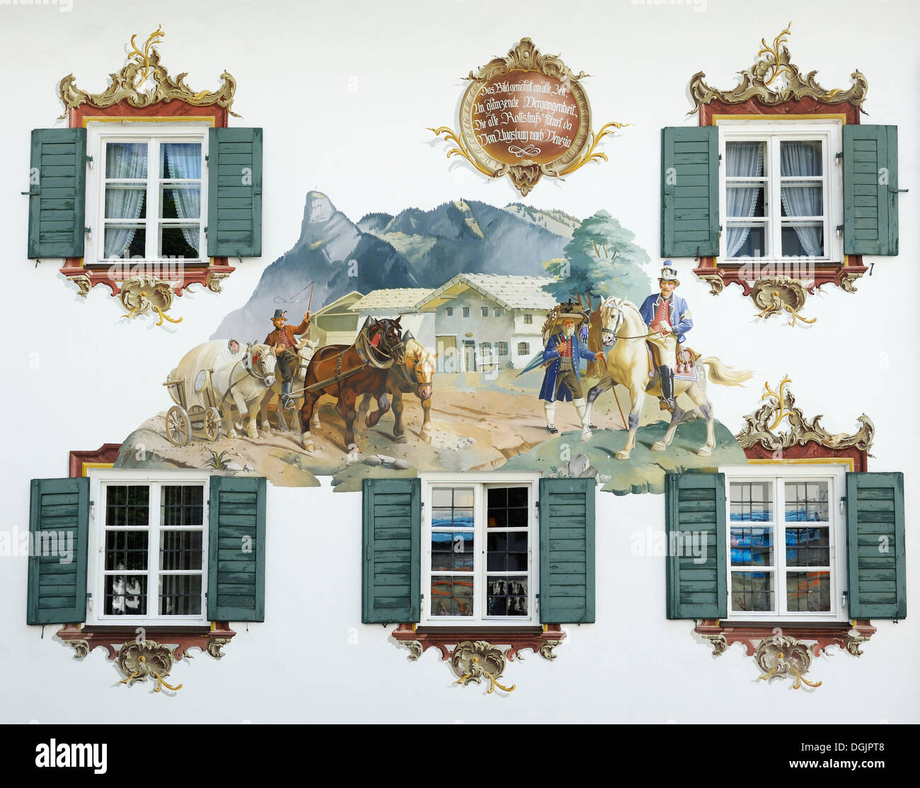 Lueftlmalerei, Malerei an der Fassade des Hotels Alte Post Darstellung der Rossstrasse Straße zwischen Augsburg und Venedig Stockfoto