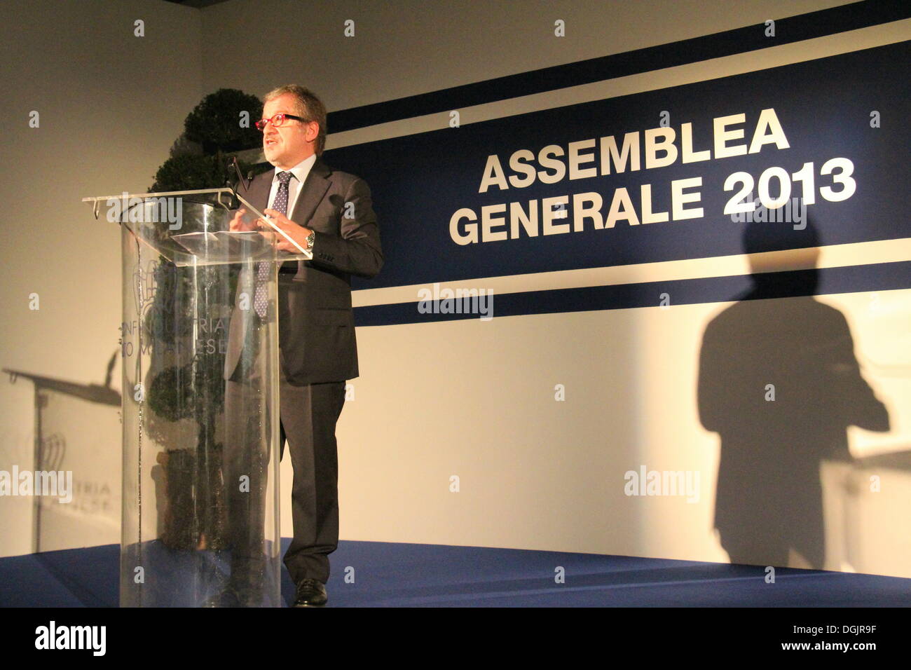 Legnano, Mailand, Italien. 21. Oktober 2013. Generalversammlung der Confindustria Alto Milanese 2013.    Regionalpräsident Roberto Maroni Stockfoto