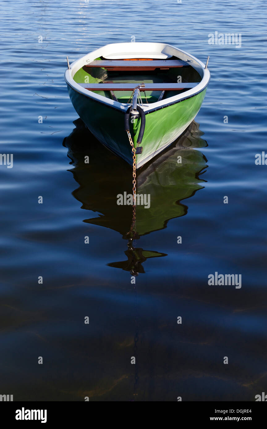 Ruderboot schwimmt auf Ammersee in der Nähe von Schondorf, Fuenf-gesehen-Land/Region, Bayern, Oberbayern, PublicGround Stockfoto