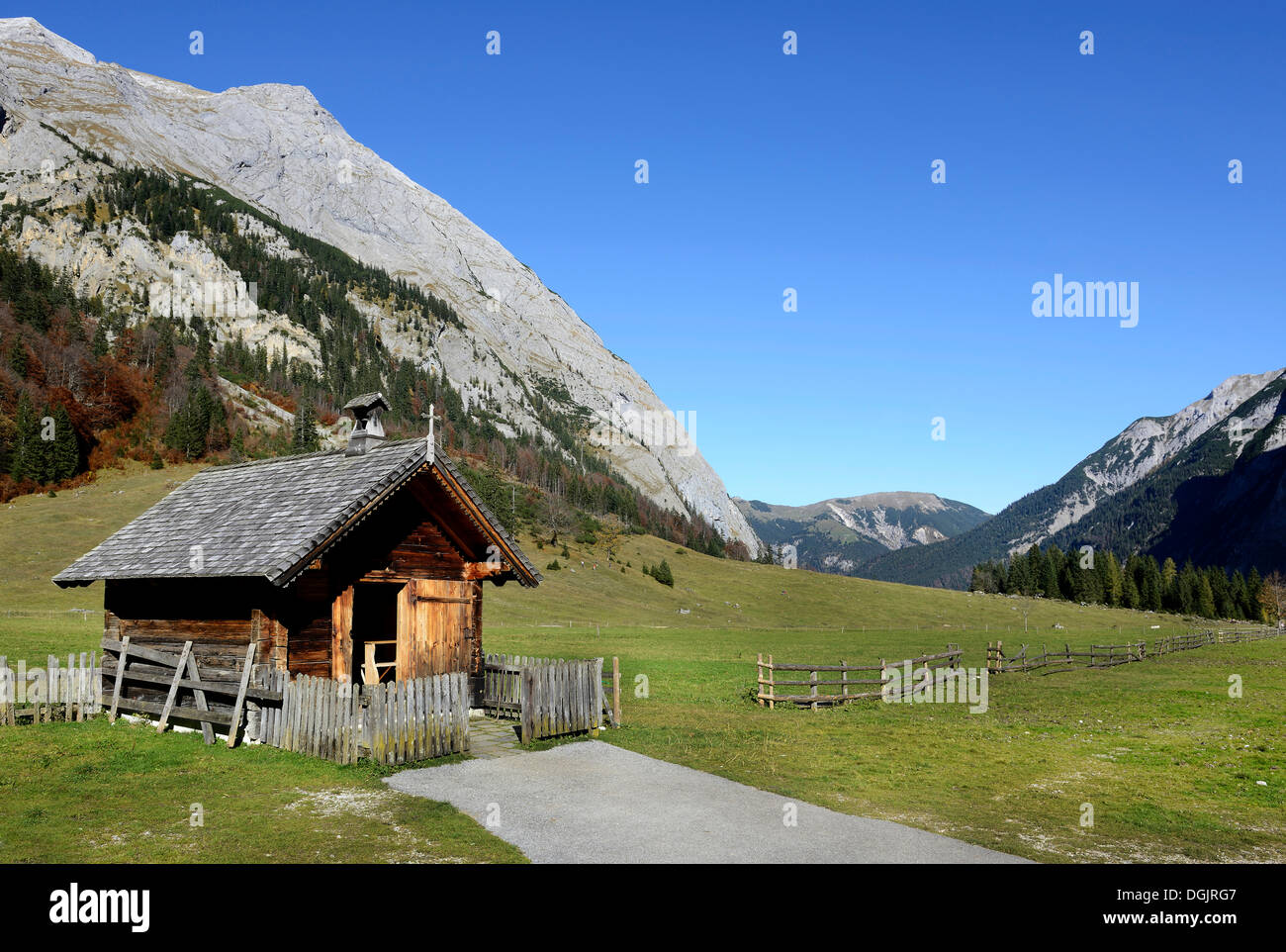 Alm-Kapelle, Eng Alm alpine Weiden, Grosser Ahornboden, Karwendelgebirge, Risstal, Tirol, Österreich, Europa, PublicGround Stockfoto