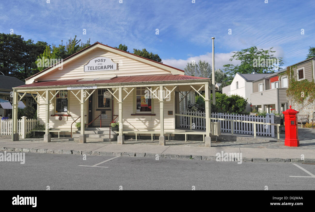 Historischen Post- und Fernmeldewesen, die Gebäude mit dem Postfach in der ehemaligen Goldbergbau Stadt Arrowtown, Südinsel, Neuseeland Stockfoto