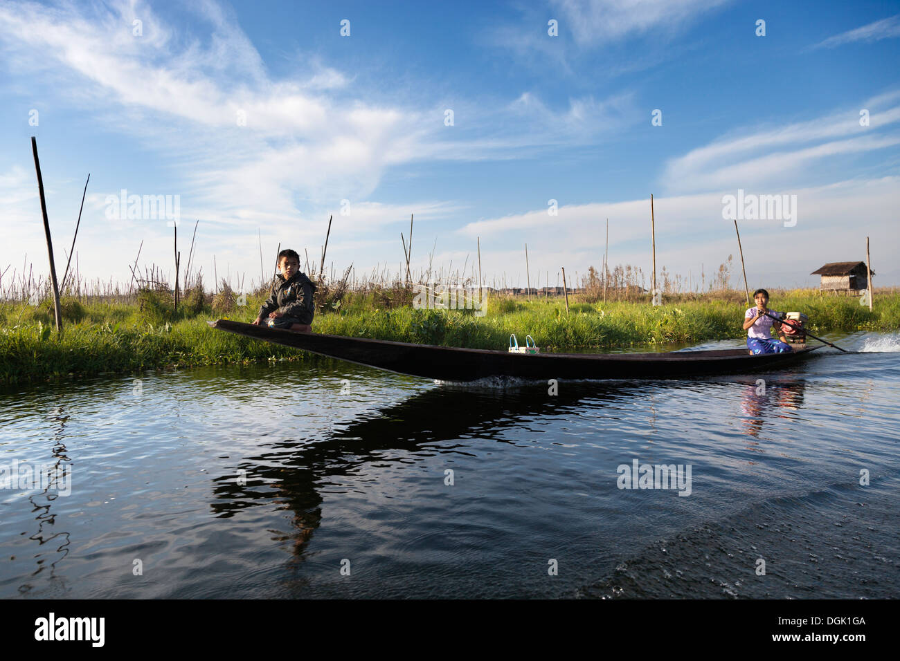 Täglichen Transport auf dem Rücken-Wasser des Lake Inle in Myanmar. Stockfoto