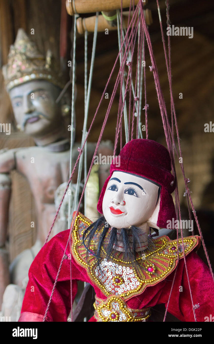 Burmesische Marionetten in eine Marionette Maker speichern in Mandalay in Myanmar. Stockfoto