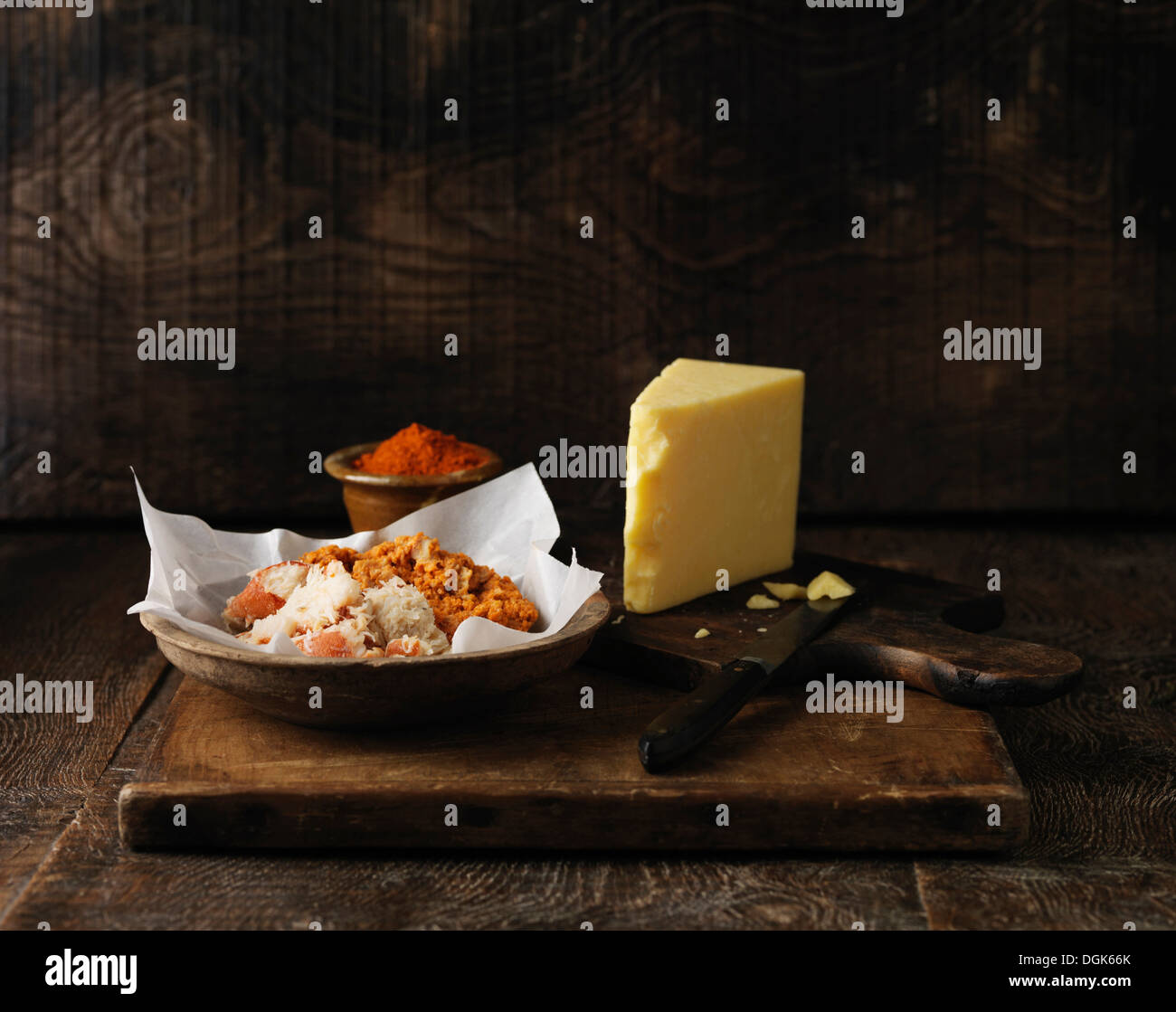 Zutaten für Orkney Krabben überbacken mit Cheddar-Käse und Cayennepfeffer Stockfoto