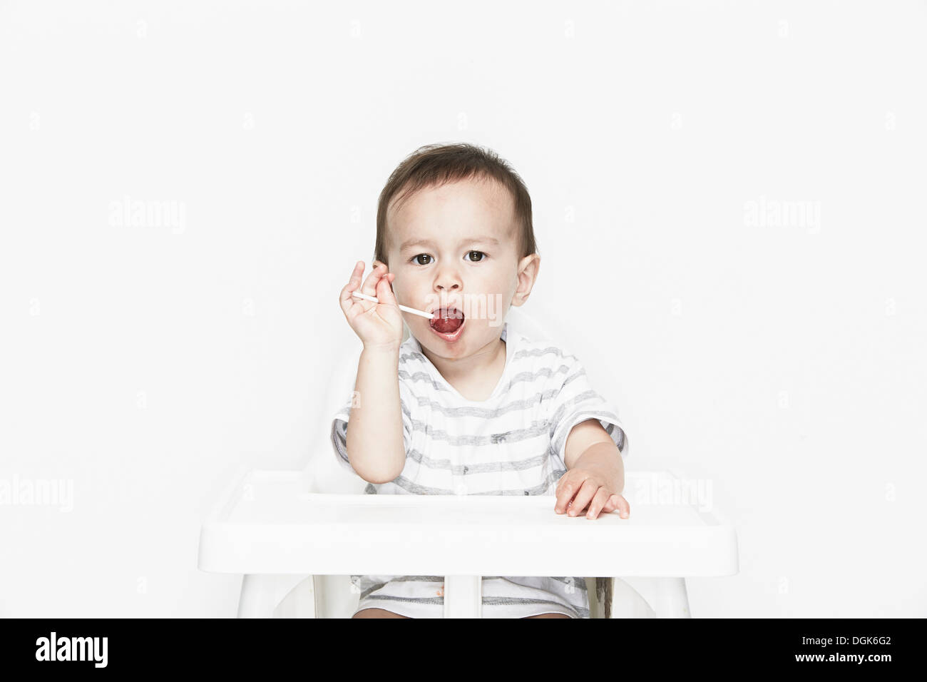 Baby Boy mit lollipop Stockfoto