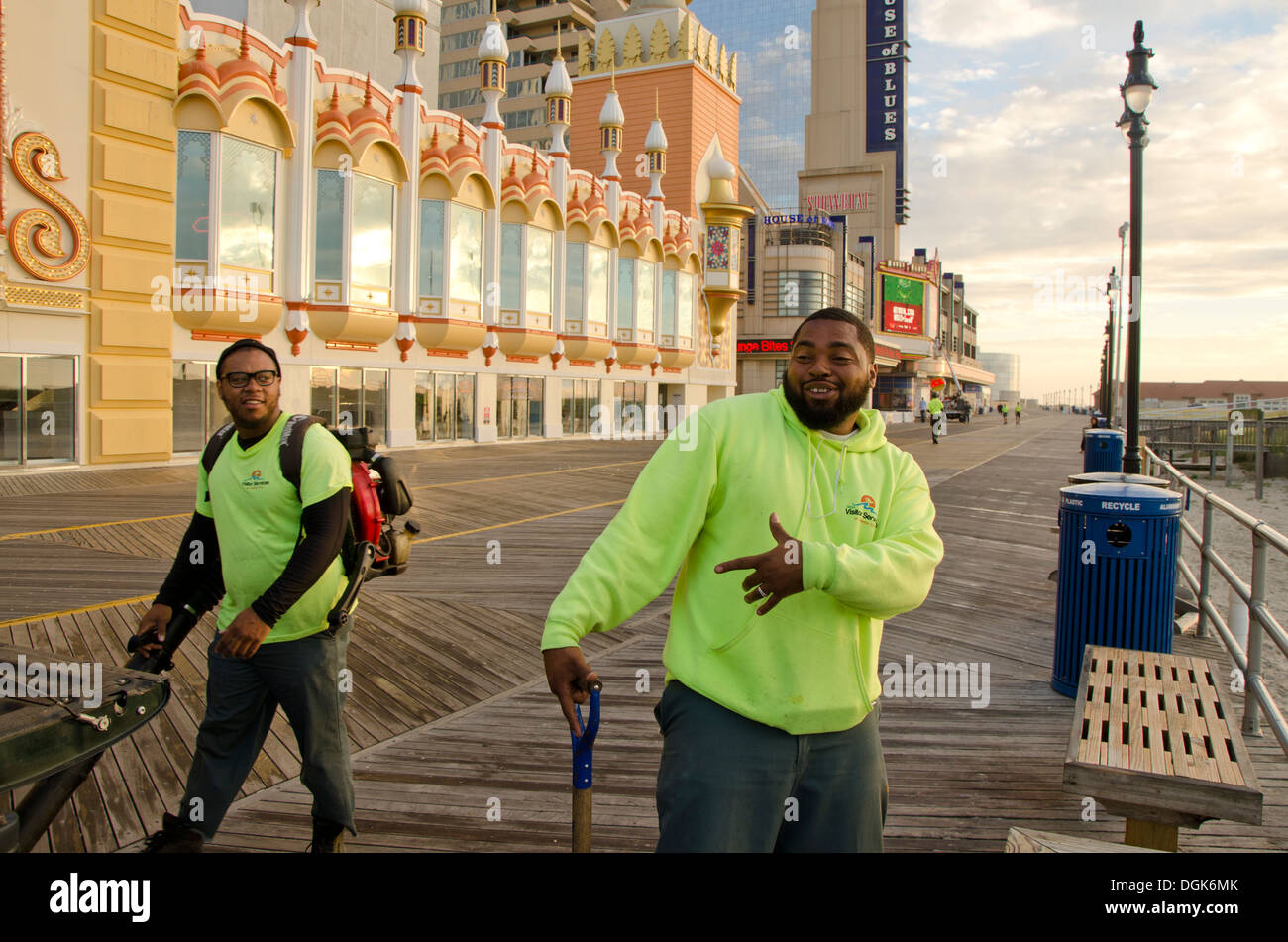 Boardwalk Arbeiter in Atlantic CIty, New Jersey, Vereinigte Staaten Stockfoto