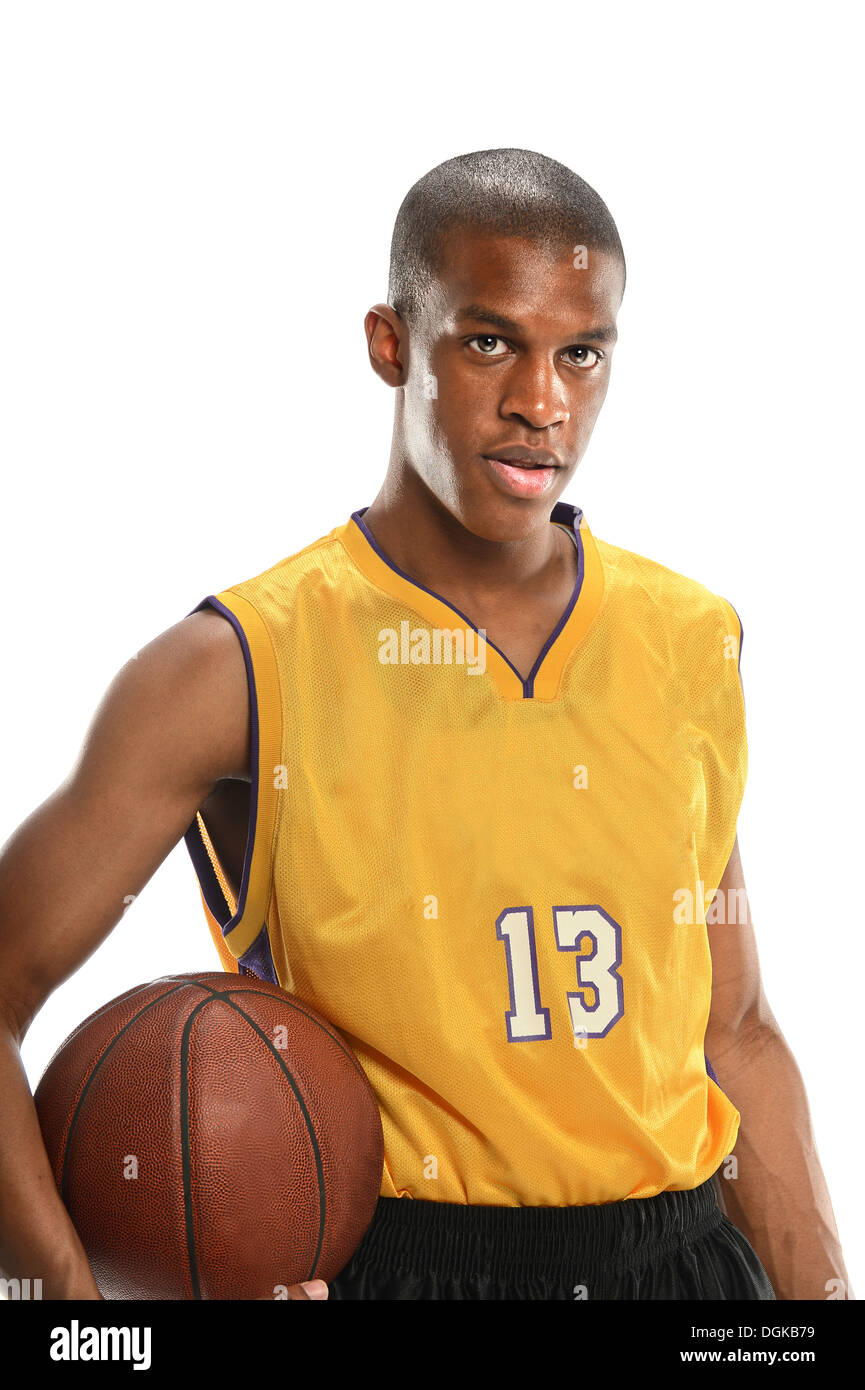Young African American Basketball-Spieler mit Ball isoliert auf weißem Hintergrund Stockfoto