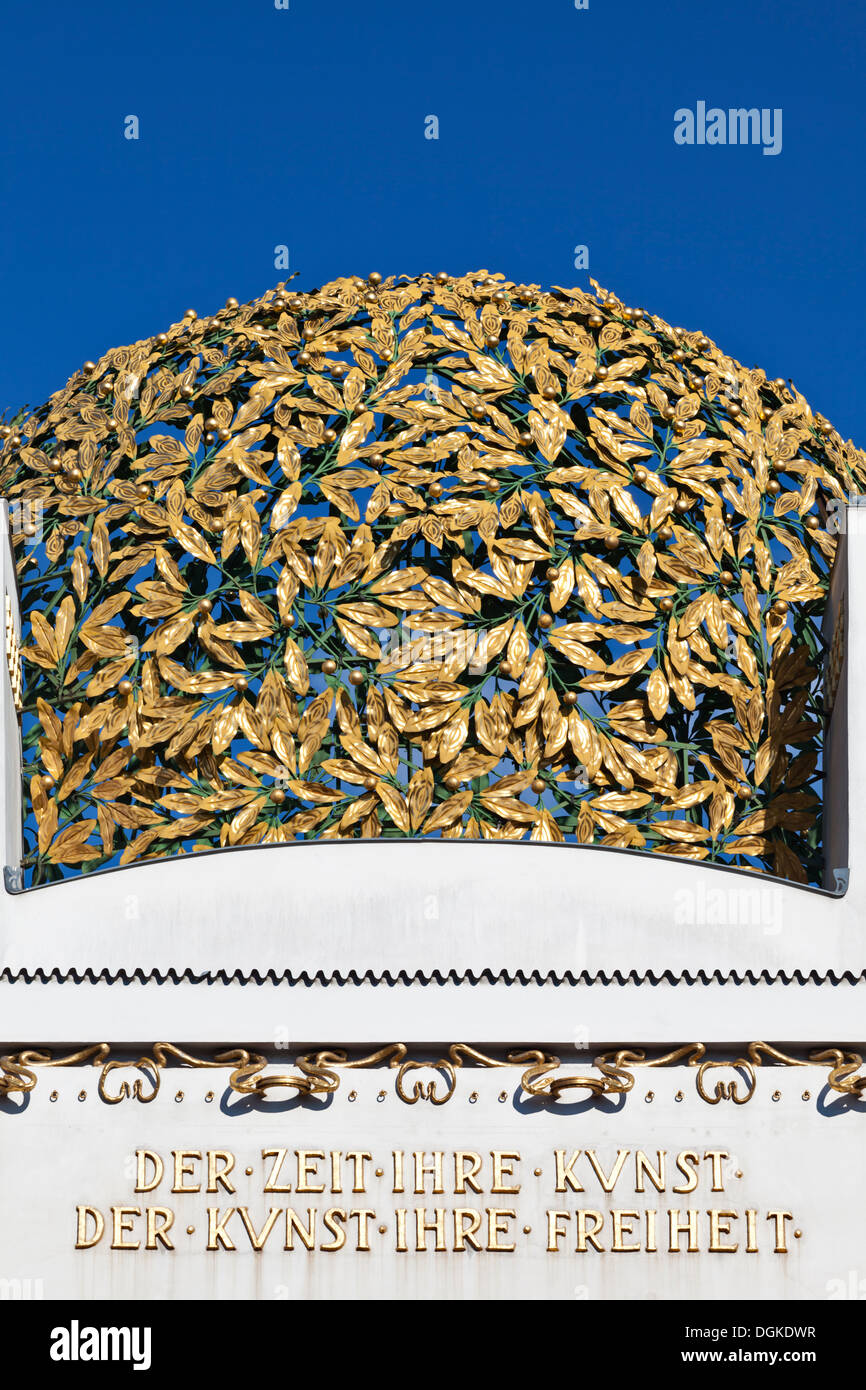 Detail der Goldfiligran Kuppel der Sezession Gebäude in Wien. Stockfoto