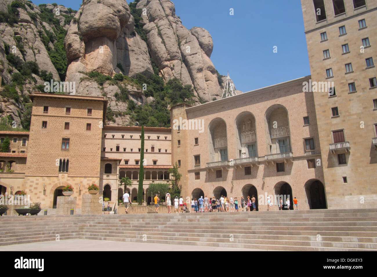 Der Berg Montserrat einschließlich des Benediktiner-Abtei Santa Maria de Montserrat, Katalonien, Spaniens. Stockfoto