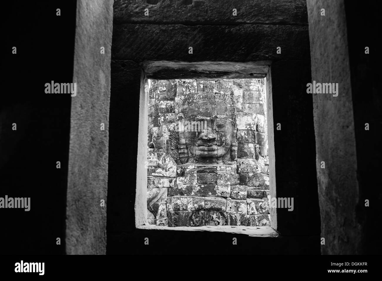 Ein altes Königs stehen draußen vor dem Fenster der Tempel in Angkor Thom, Siem Reap, Kambodscha Stockfoto