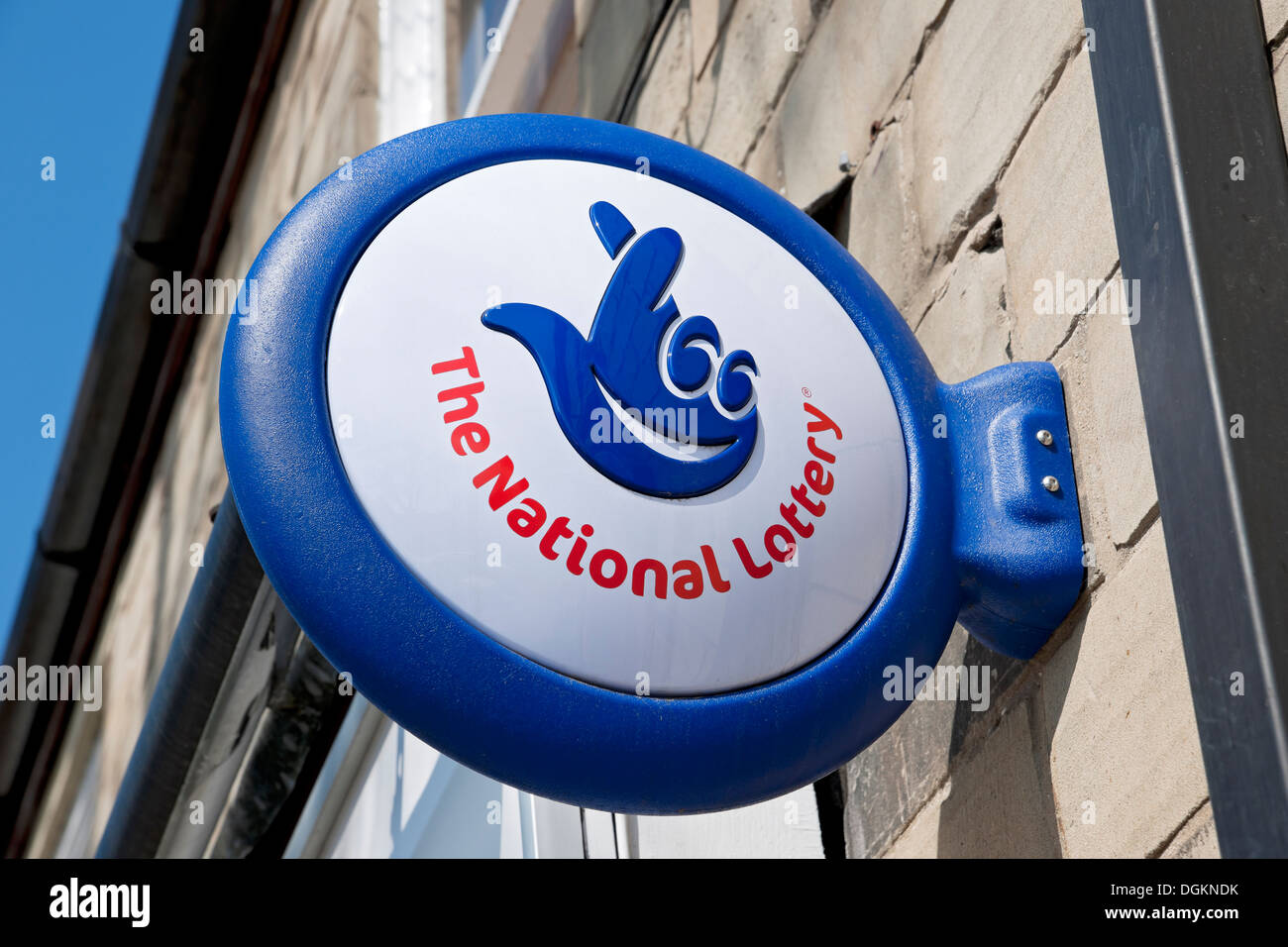 Die National Lottery Zeichen auf ein Geschäft. Stockfoto