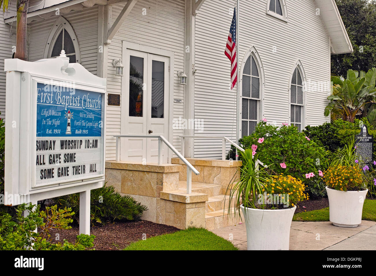 Fassade der First Baptist Church in Boca Grande ist die älteste Kirche auf Gasparilla Island. Stockfoto