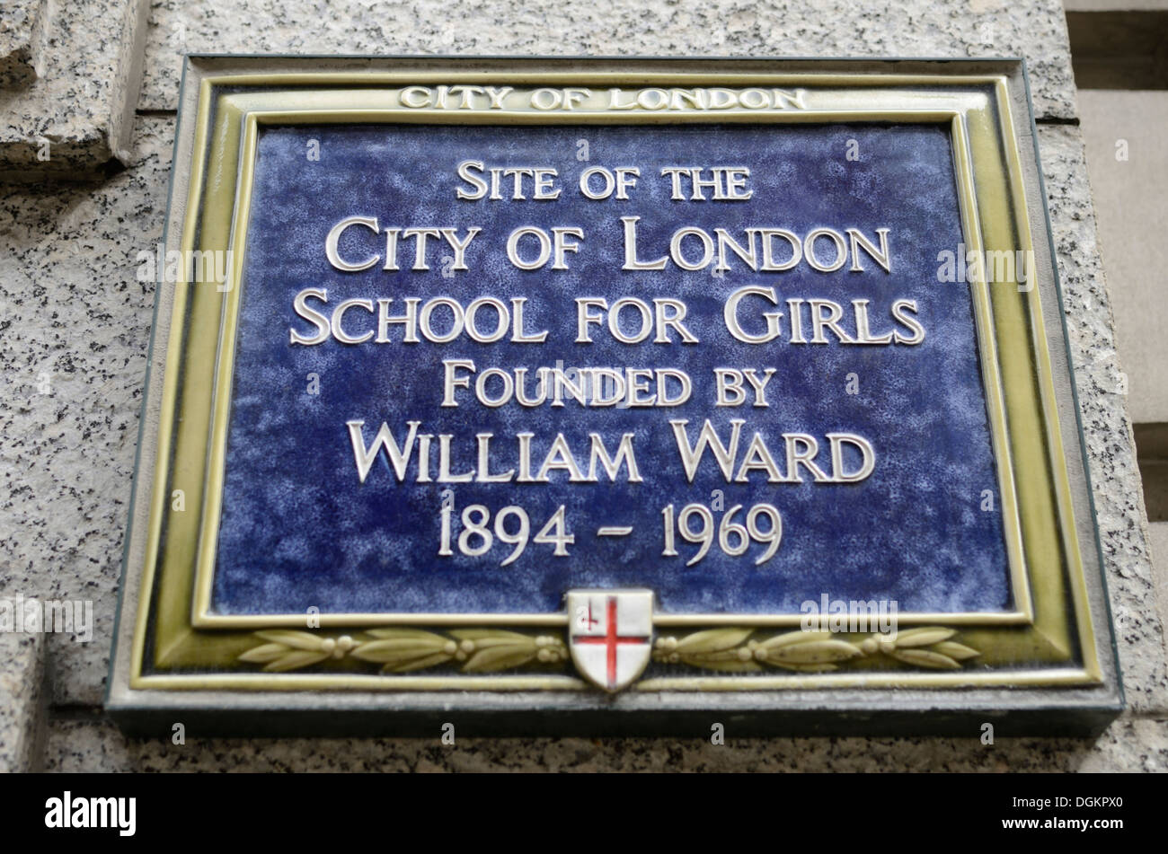 Blaue Plakette Kennzeichnung der Website der City of London School für Mädchen in Karmeliter Straße EC4. Stockfoto