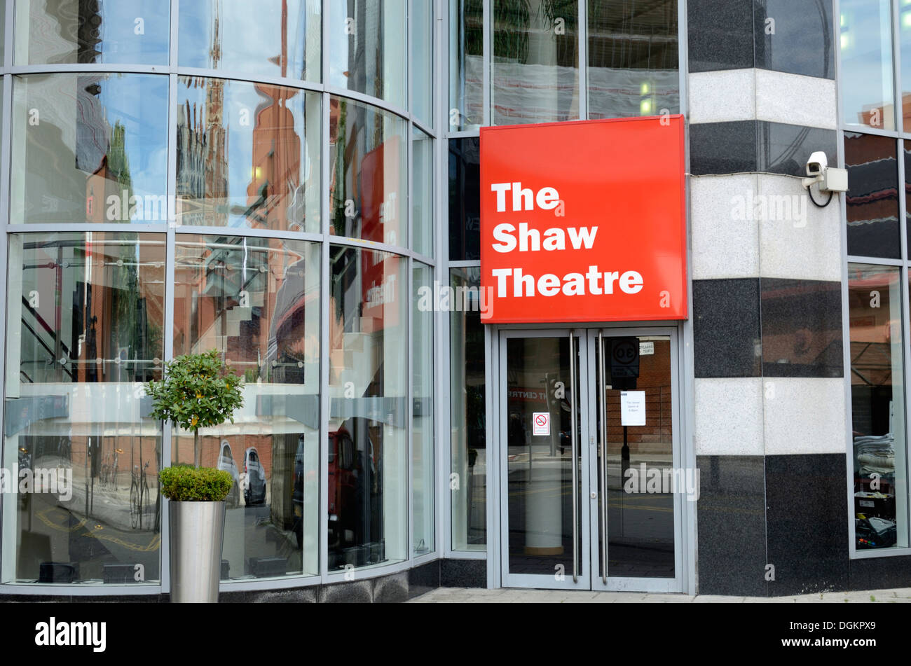 Exterieur des Shaw Theatre in Euston Road. Stockfoto