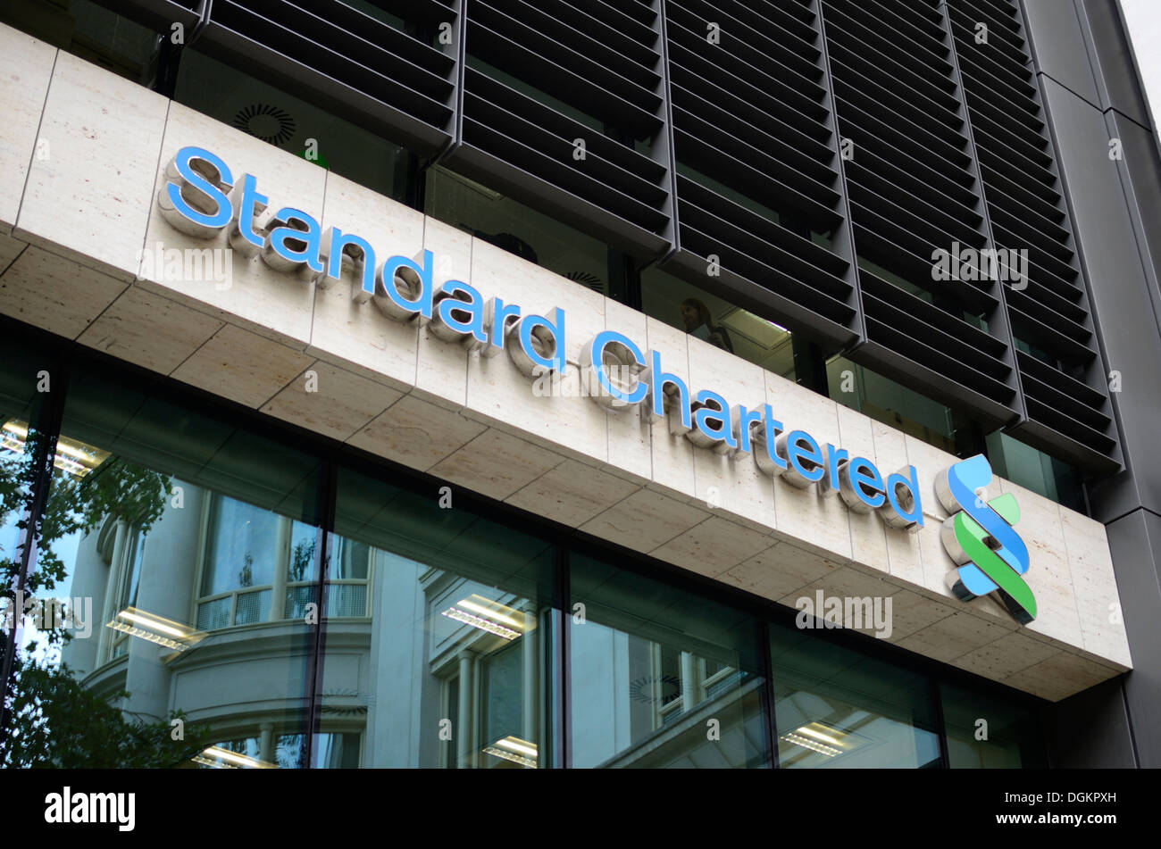 Standard Chartered Bank in Basinghall Avenue. Stockfoto