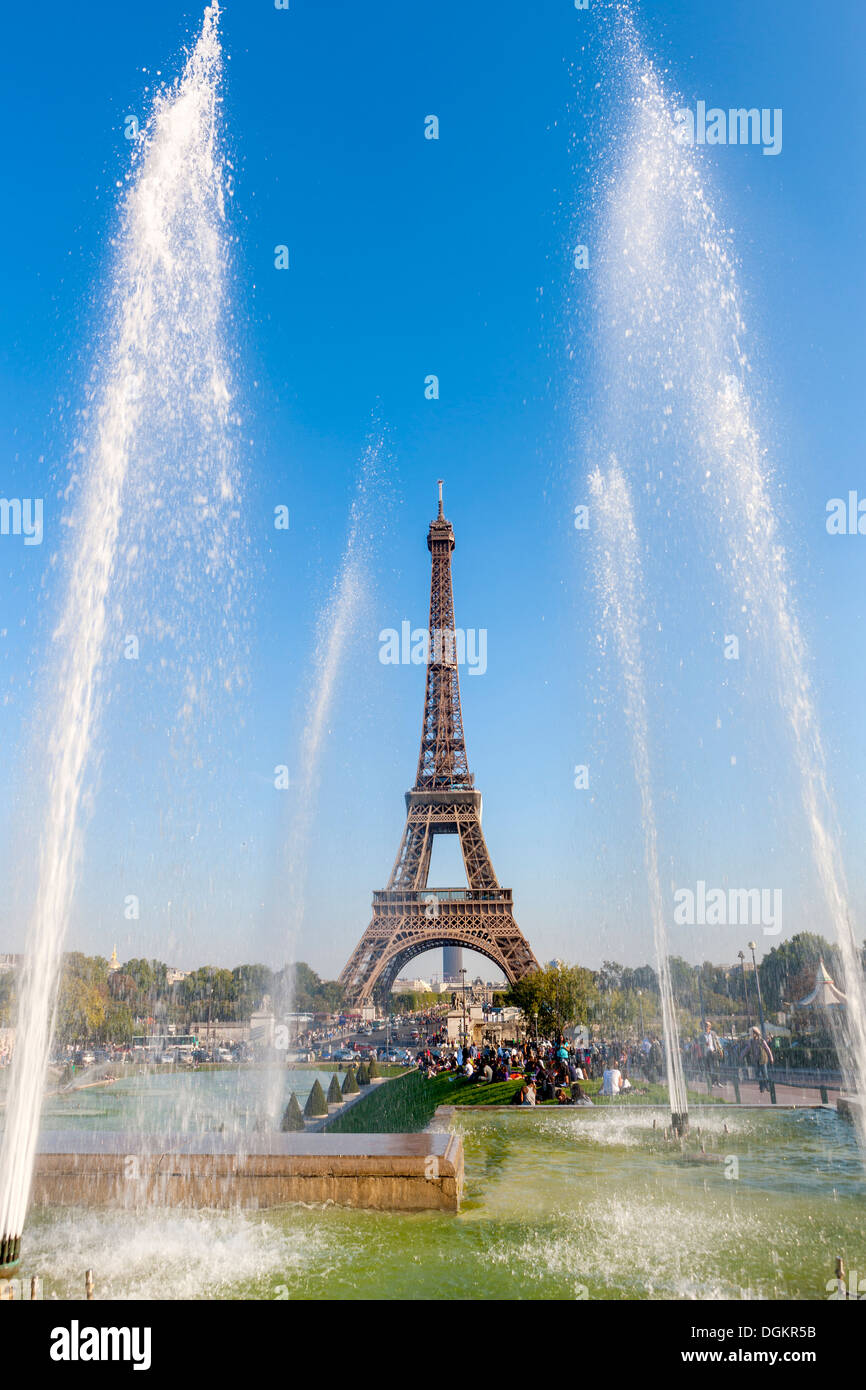 Eiffelturm und dem Trocadero-Brunnen. Stockfoto