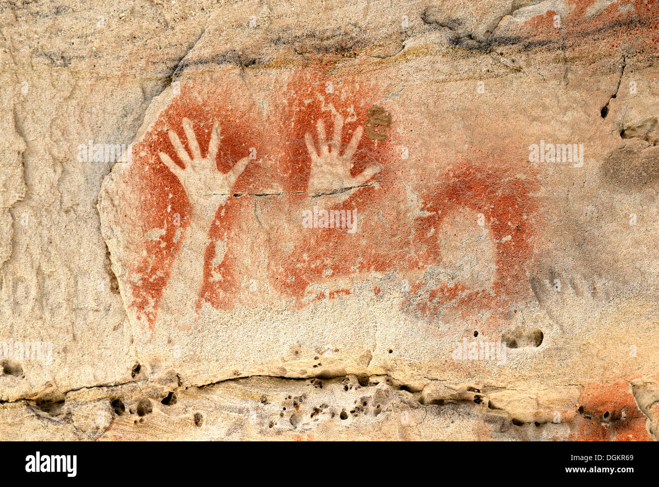 Aborigines Schablone Malereien und Felsgravuren aus dem Stamm der Karingbal und Bidjara Menschen Stockfoto