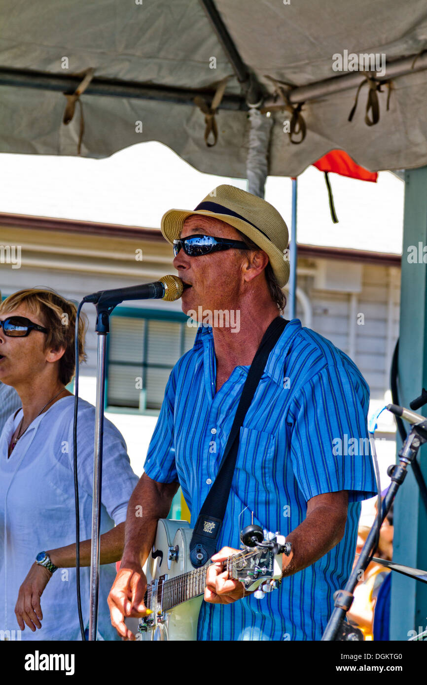 Spencer führt der Gärtner, einer lokalen Band von Santa Barbara mit seiner Band auf dem Meeresfrüchte-Festival. Stockfoto