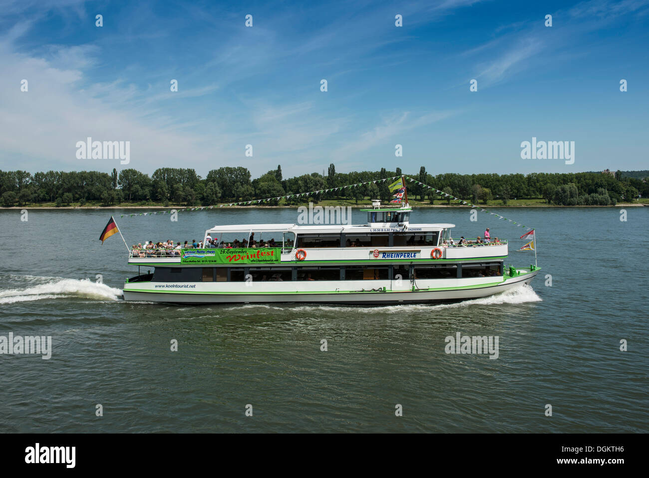 Rheinperle, einem überfüllten Ausflugsschiff von Koelntourist Personenschiffahrt bin Dom GmbH Reederei Reisen auf dem Rhein Stockfoto