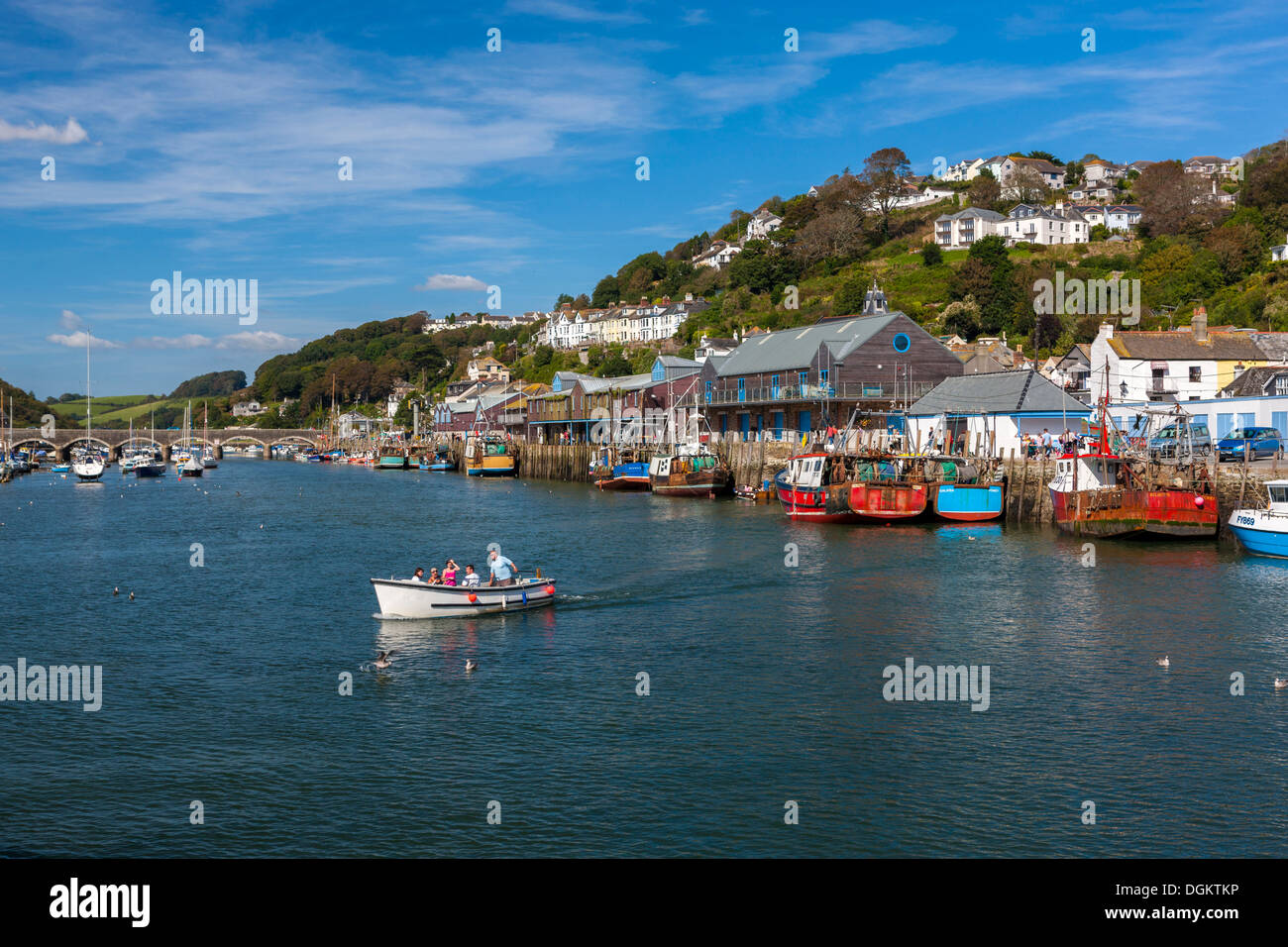 Kleine Fähre Passagiere über den Fluß Looe. Stockfoto