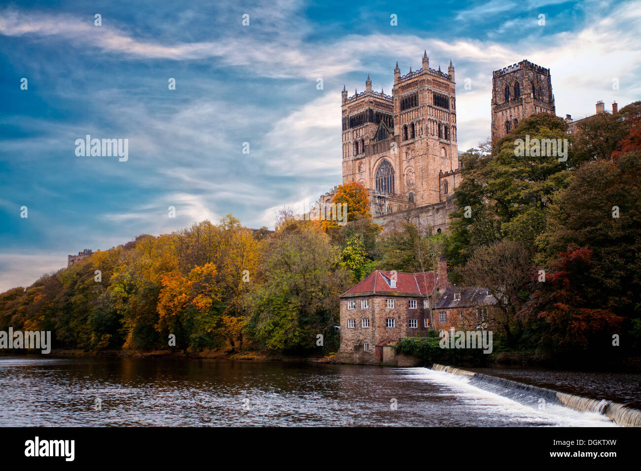 Ein Blick auf die Kathedrale von Durham und der Fluss Wear. Stockfoto