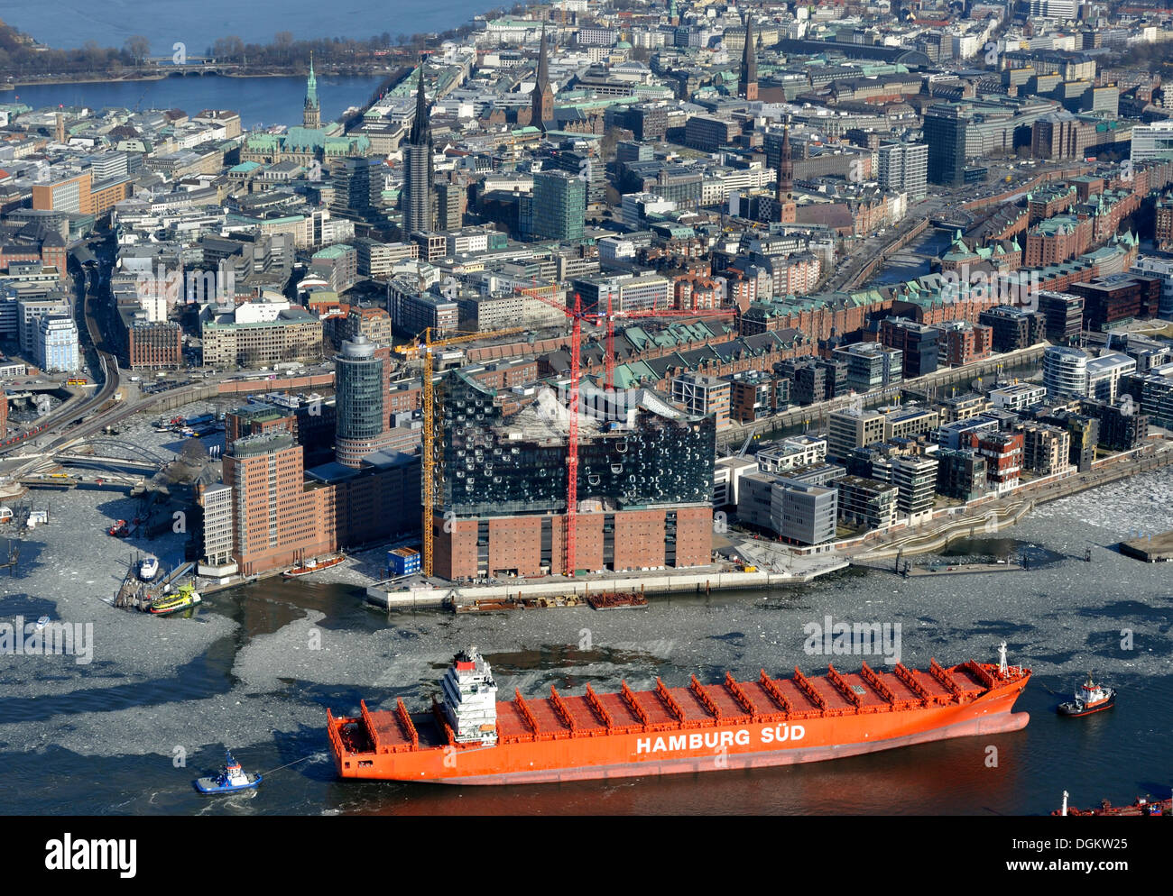 Luftaufnahme, Stadtbild von Hamburg mit Blick auf die Hafencity und die Elbphilharmonie oder die Elbphilharmonie Baustelle Stockfoto
