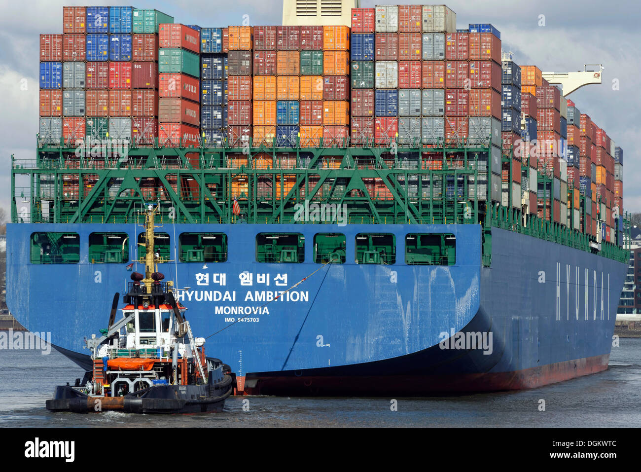 Hyundai Ehrgeiz, ein Containerschiff von der Hyundai-Werft, Hamburg, Hamburg, Hamburg, Deutschland Stockfoto