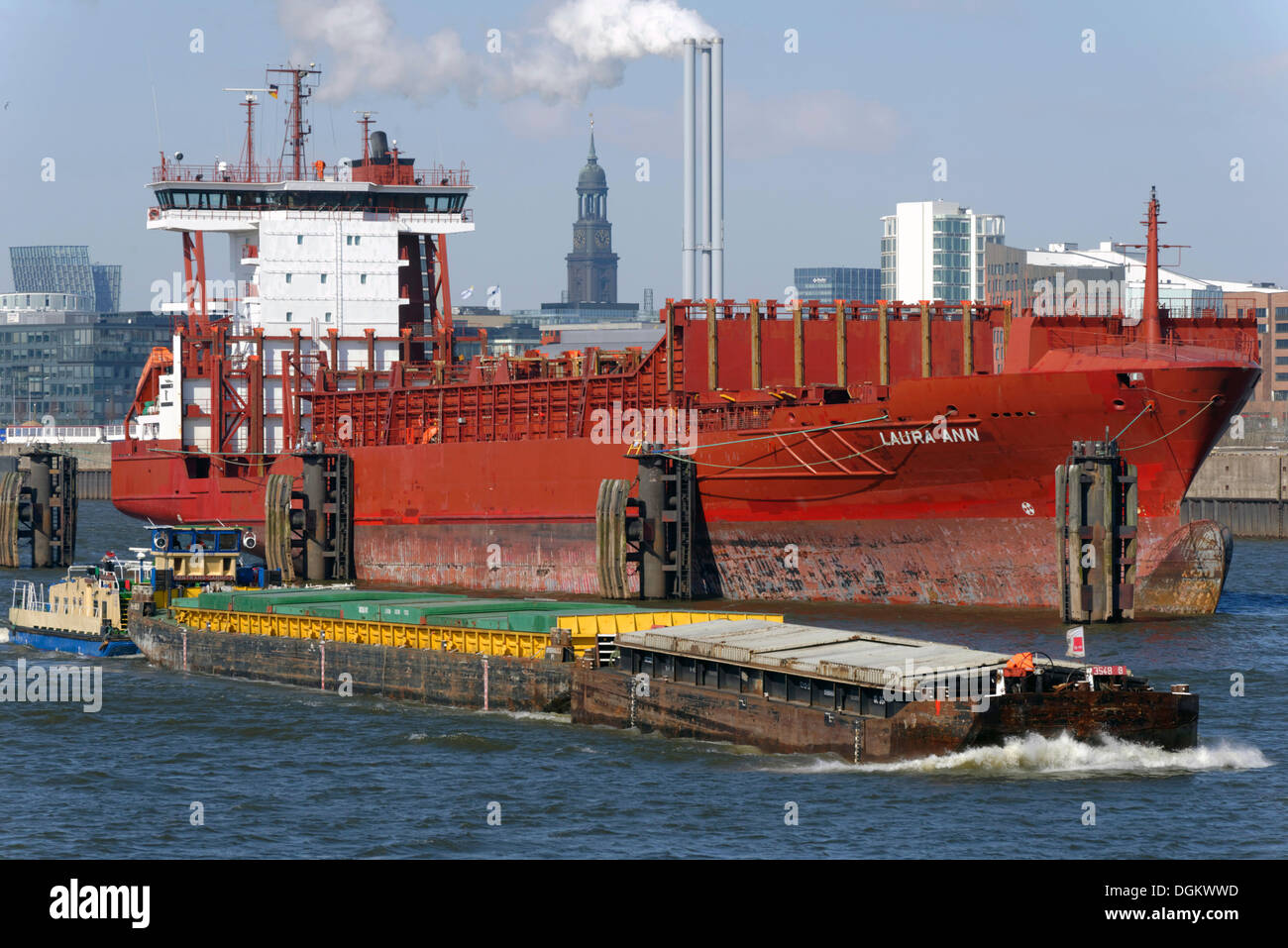 Schlepper und Feeder Schiff auf der Norderelbe River, Hamburg, Hamburg, Hamburg, Deutschland Stockfoto