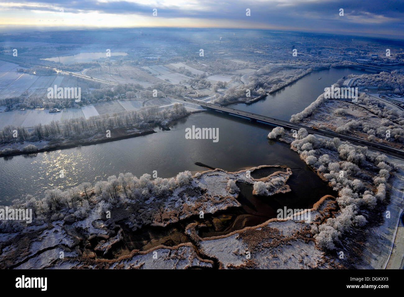 Luftaufnahme, Elbe und das Naturschutzgebiet Heuckenlock im Winter, das Naturschutzgebiet Heuckenlock, Moorwerder, Hamburg, Hamburg Stockfoto