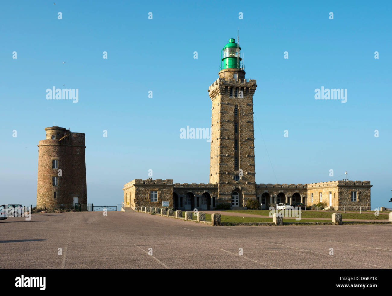 Alten und neuen Leuchtturm, Cap Fréhel, Côtes d'Émeraude, Bretagne, Frankreich Stockfoto