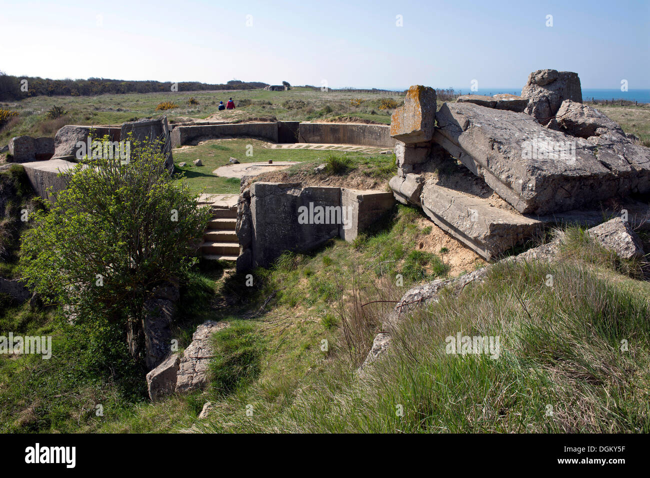 Zerstörter Bunker an der Pointe du Hoc Denkmal, Omaha Beach, Basse-Normandie, Frankreich, Europa Stockfoto