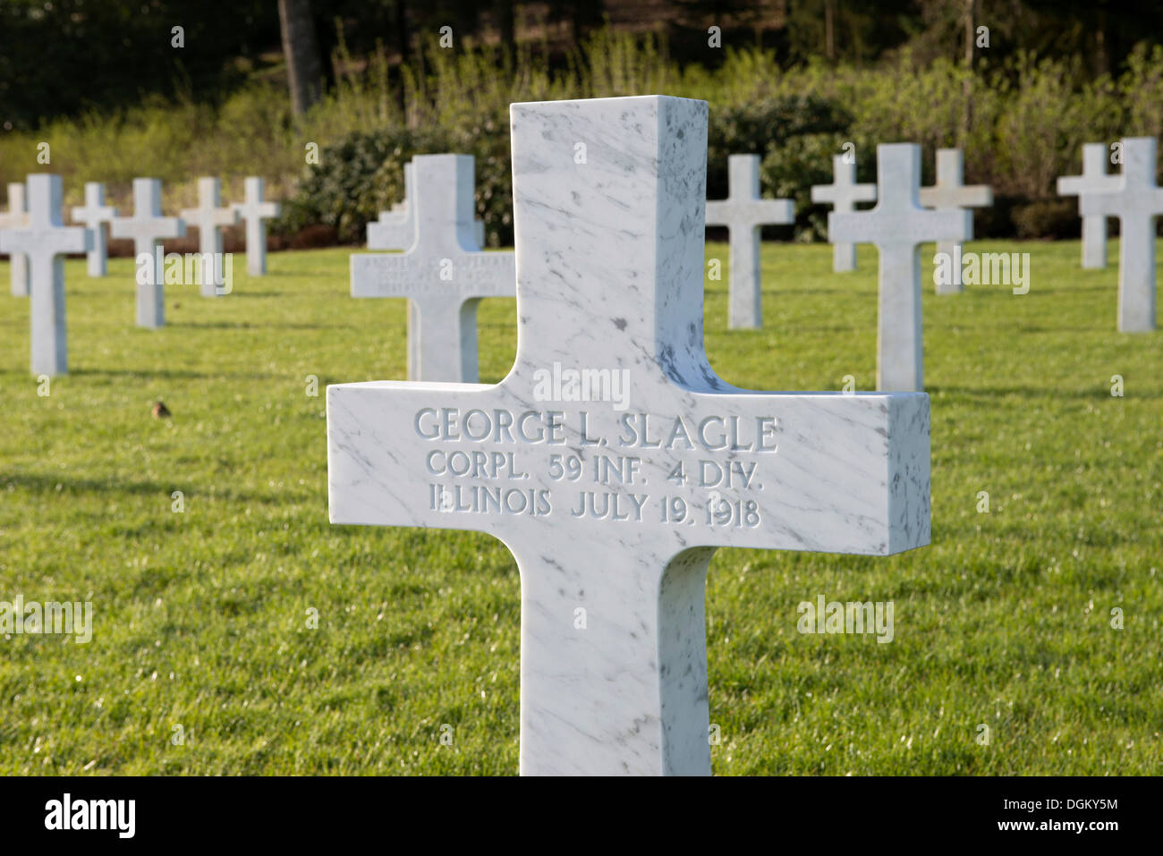 Marmor-Kreuz, Grabstein mit Inschrift, Aisne-Marne amerikanischen Friedhof und Denkmal, Erster Weltkrieg Stockfoto