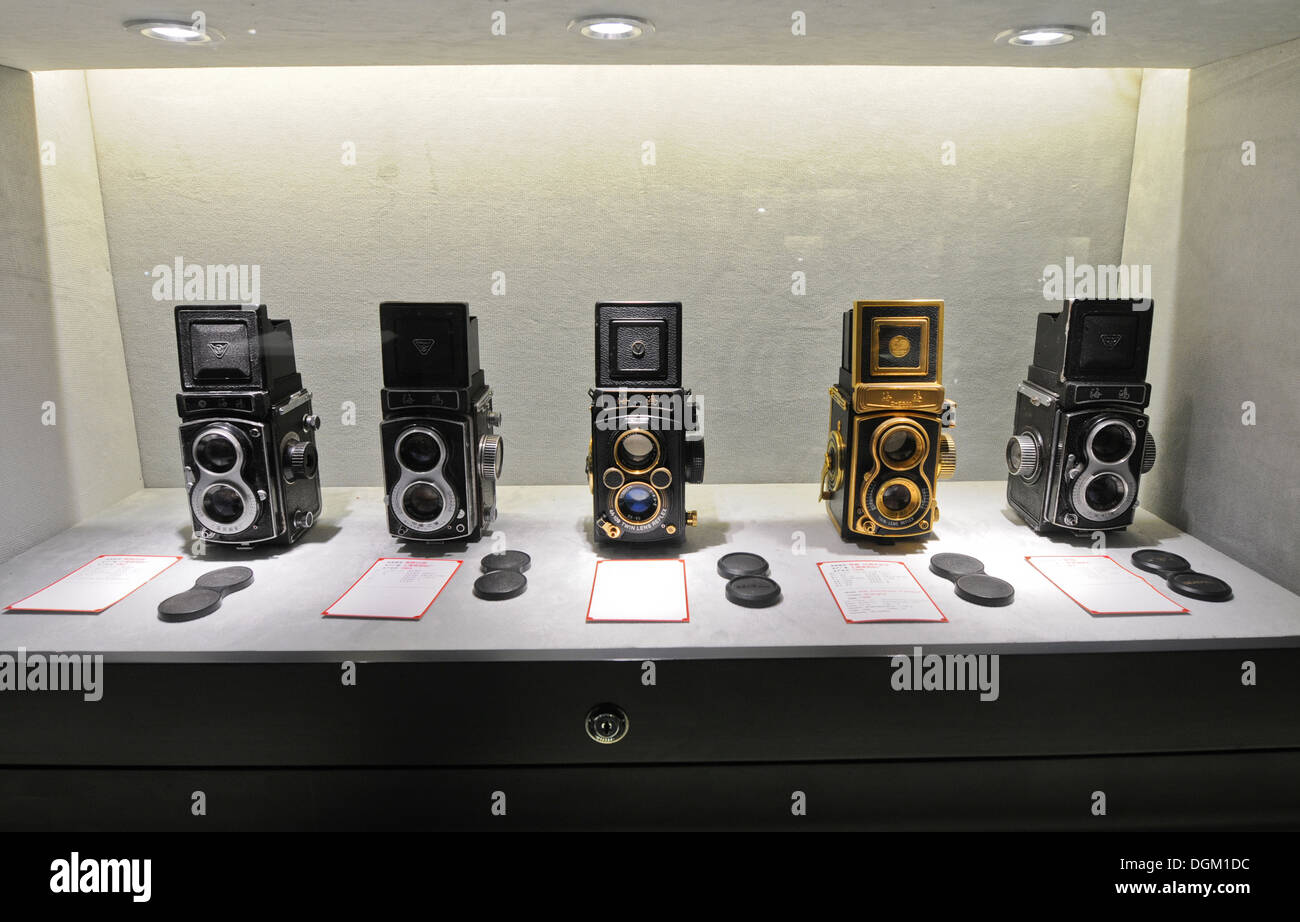 Alten Twin Lens reflex TLR Kameras im Museum der alten Kamera Fertigung in Shanghai, China Stockfoto