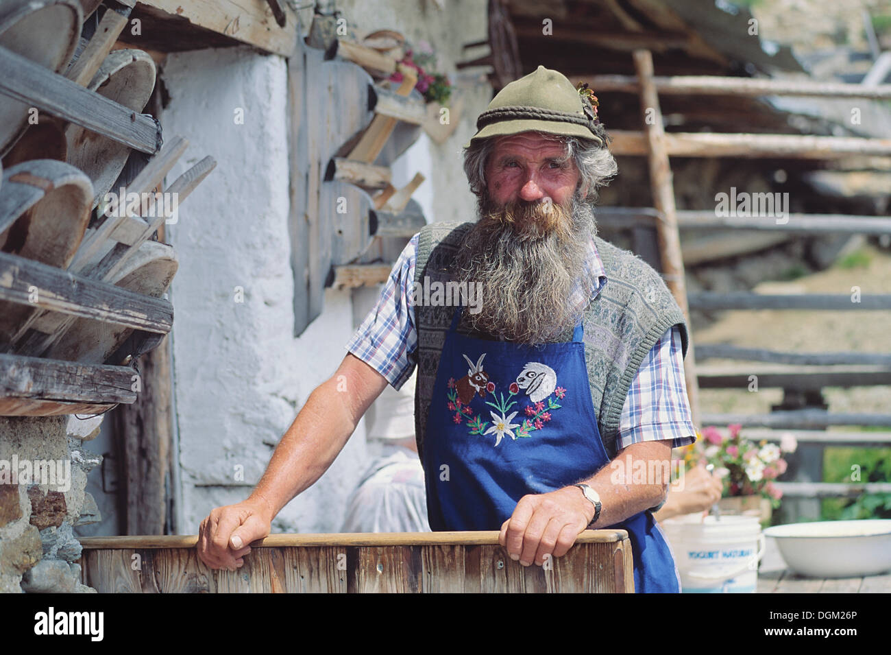 Mann mit einem Bart Tallneralm Alp am Mt Hirzer, Passeier Tal, Südtirol Provinz Trentino-Alto Adige, Italien Stockfoto