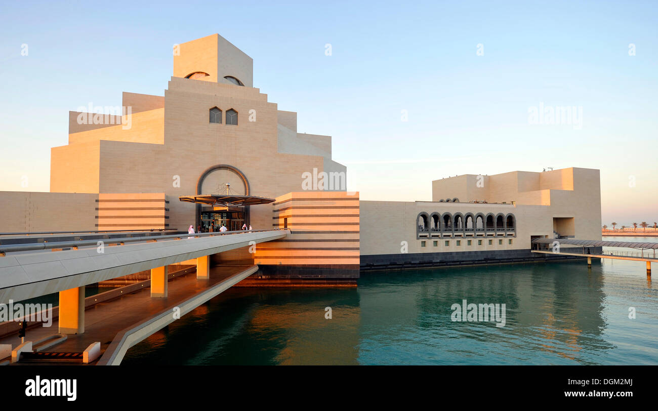 Museum für islamische Kunst, entworfen von I.M. PEI, Abend Atmosphäre, Corniche, Doha, Qatar, Persischer Golf, mittleren Osten, Asien Stockfoto