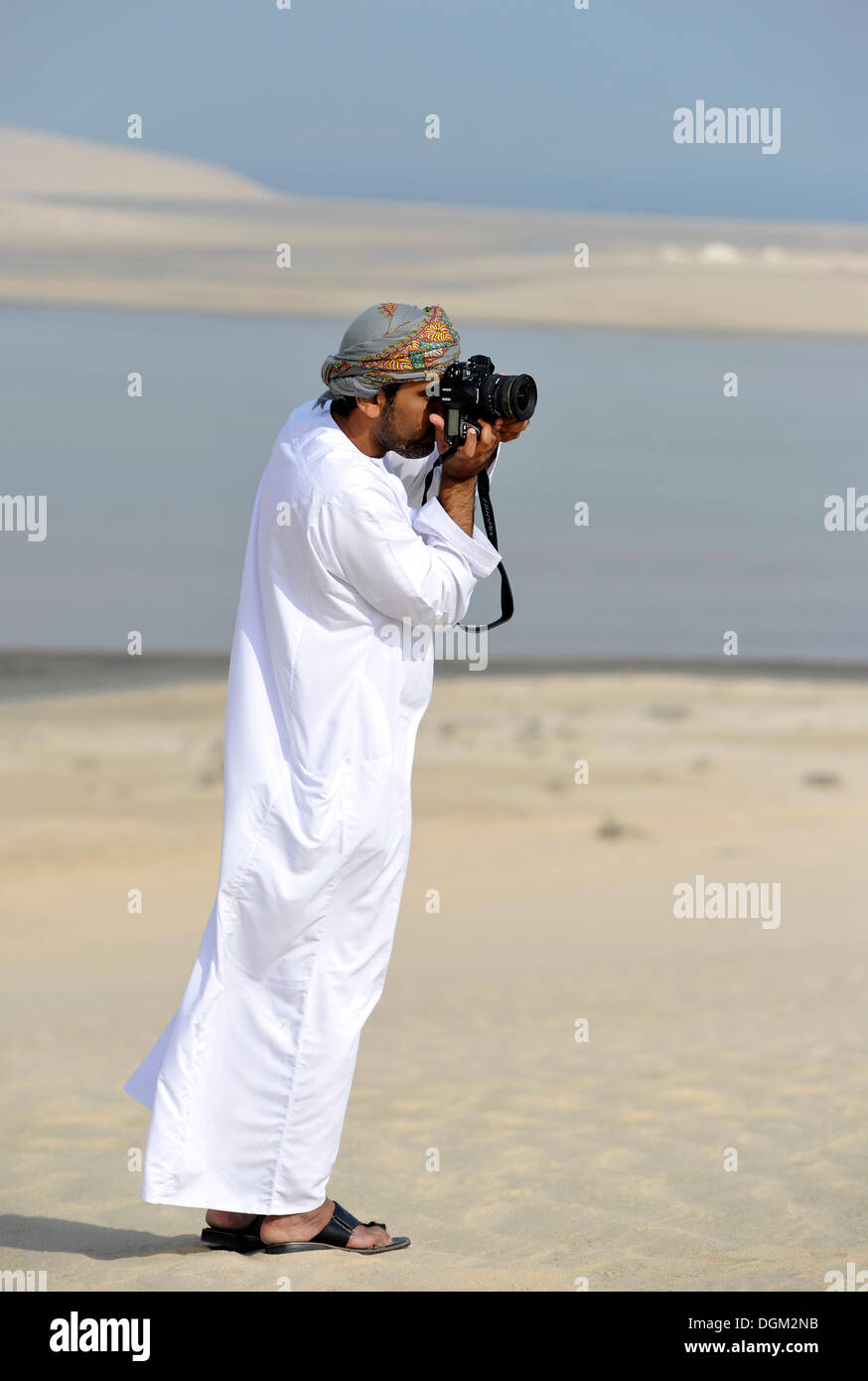 Fotograf, arabischen, Khor Al Udeid Strand, Khor El Deid, Binnenmeer, Wüste Wunder von Katar, Emirat Katar, Persischer Golf Stockfoto