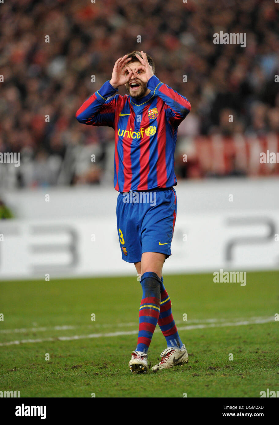 Gerard PIQUE, FC Barcelona, FC Barcelona beschweren sich Schiedsrichter, riet ihm, Gläser, zynisch Stockfoto