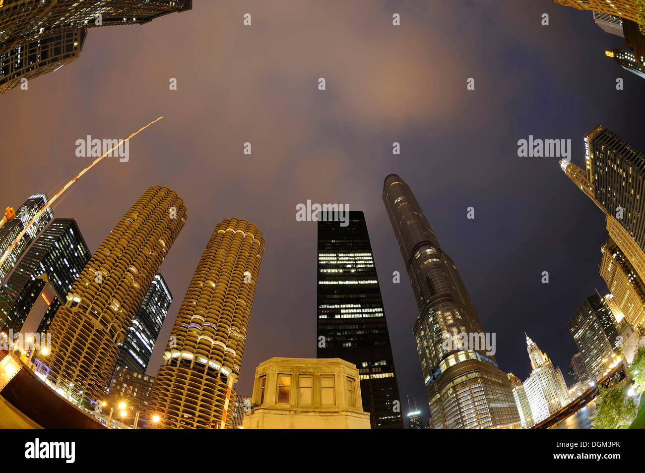 Nachtaufnahme, Bataan Corregidor Memorial Bridge, Flussschleife