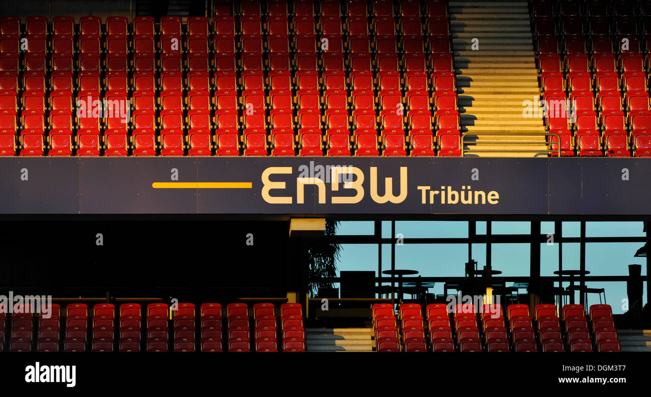 Leere Zeilen des Stadium seating, EnBW Tribuene, Mercedes-Benz Arena, Stuttgart, Baden-Württemberg Stockfoto