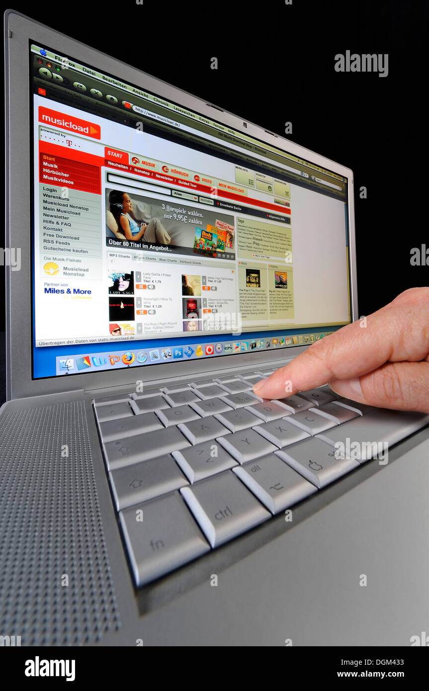 Musicload.de, Online-shopping-Portal für Musik auf einem Notebook-Display, Dock, Menüleiste Stockfoto