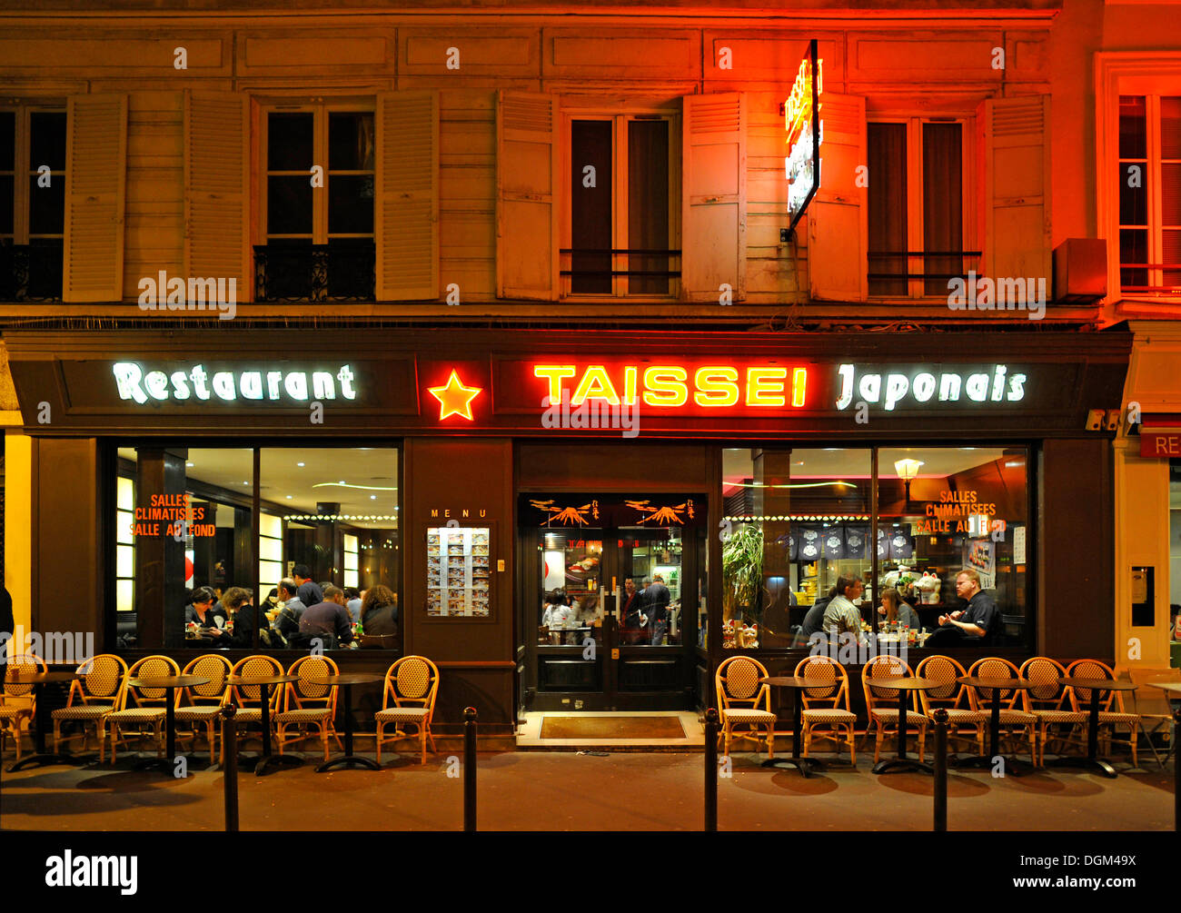 Nachtaufnahme, japanisches Sushirestaurant, Gaité Theater District, Paris, Frankreich, Europa Stockfoto