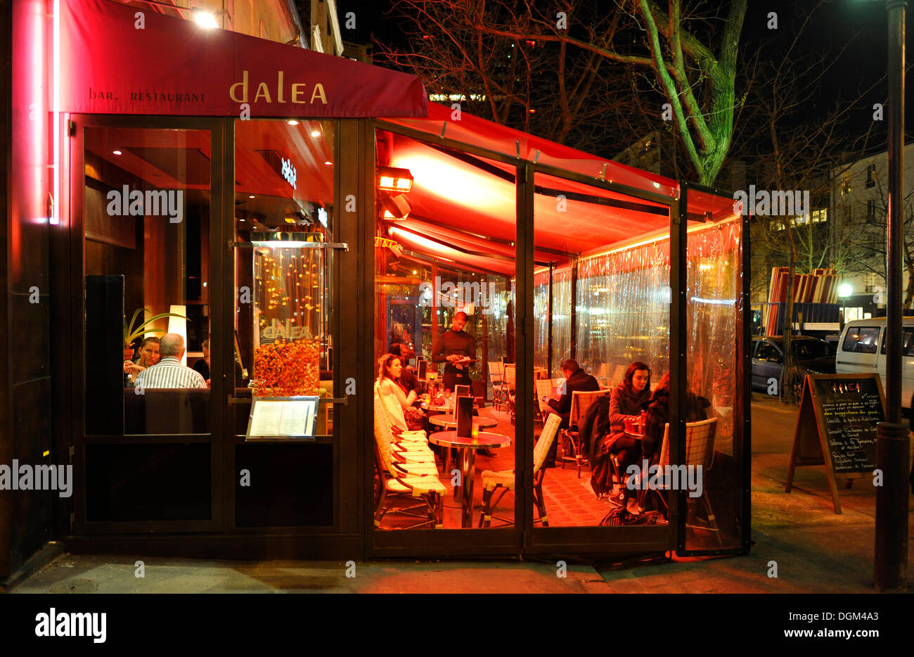 Nachtaufnahme, bar, Café und Restaurant Dalea, Gaité Theaterviertel, Paris, Frankreich, Europa Stockfoto