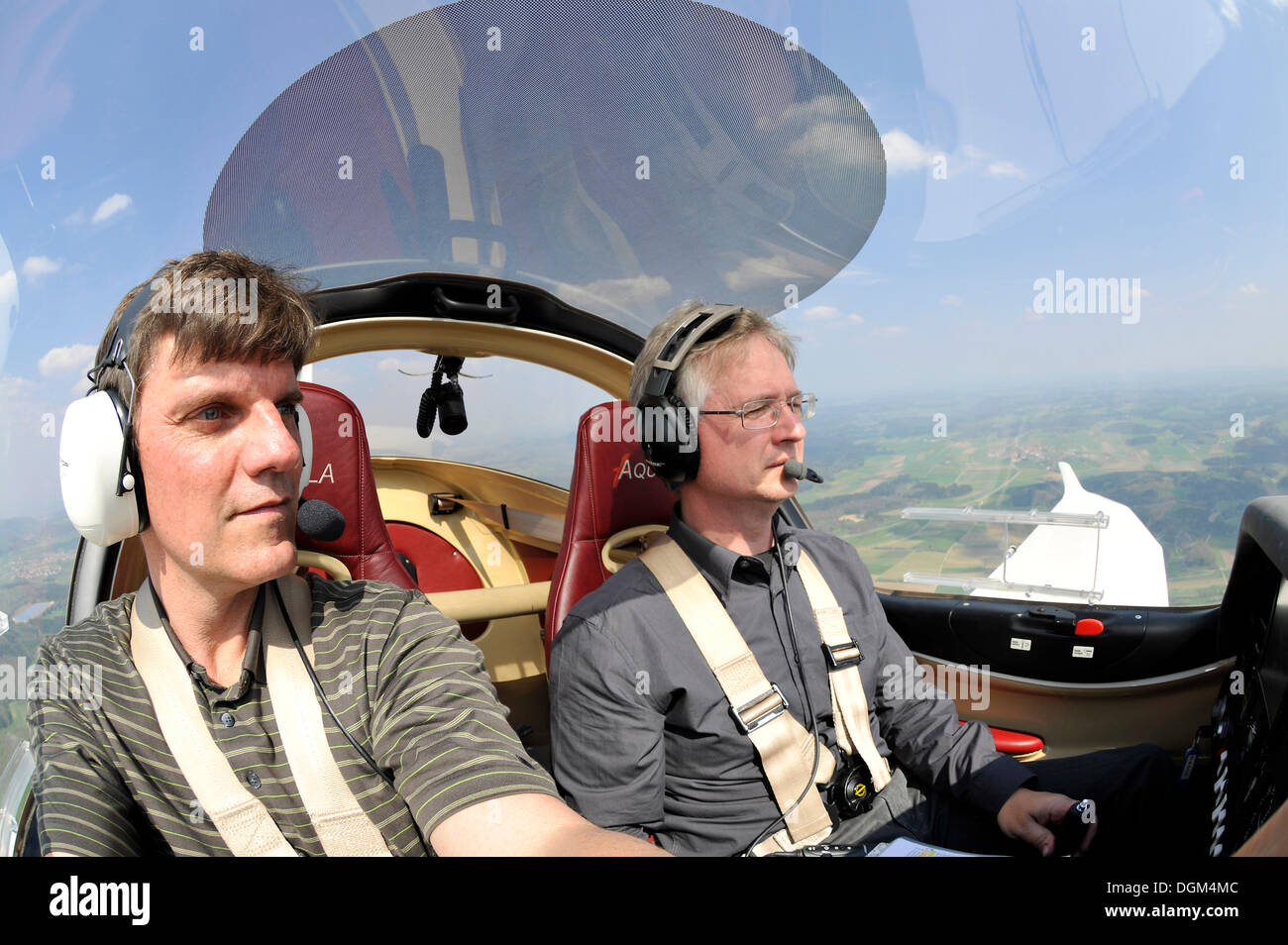 Pilot, Co-Pilot, Fluglehrer, Flugschüler, Leichtflugzeugen, D-ESOA Aquila A210 AT01 Stockfoto