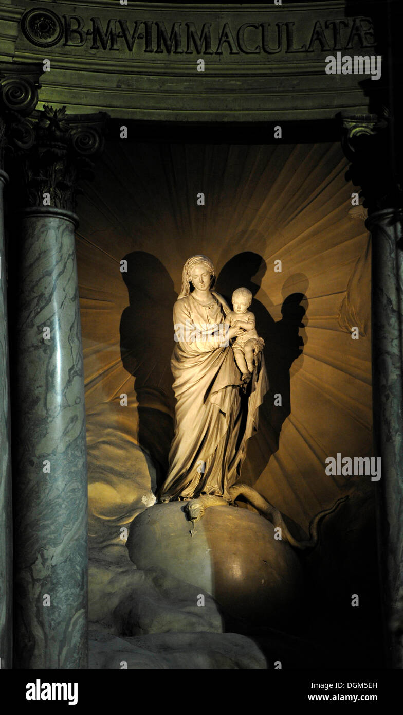 Statue der Jungfrau Maria mit Kind, Marienkapelle, Chapelle De La Vierge, katholischer Kirche Saint-Sulpice de Paris Stockfoto