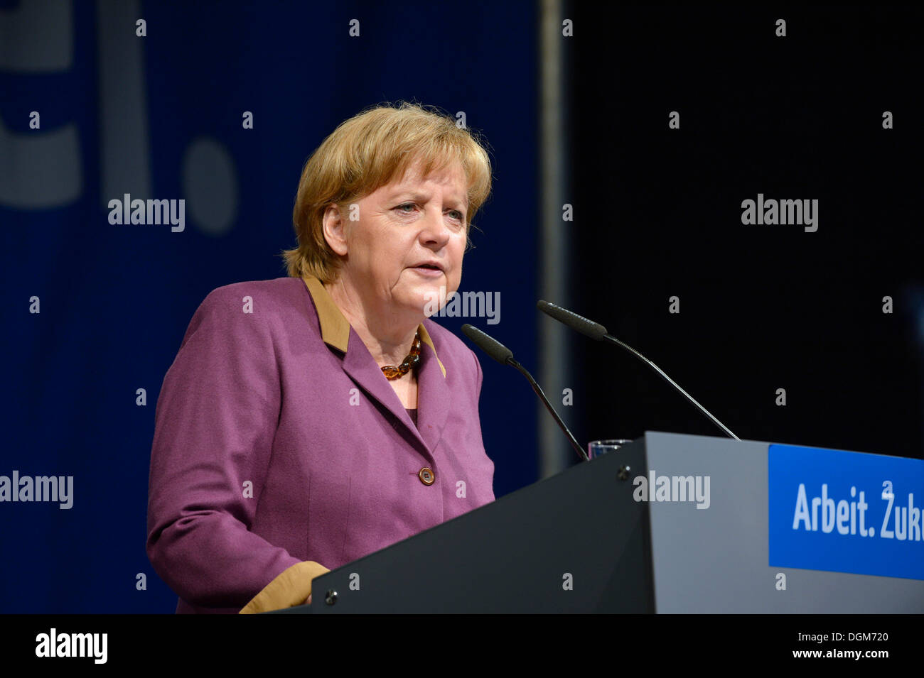 Rede von Bundeskanzlerin Dr. Angela Merkel, CDU, Stuttgart, Baden-Württemberg, PublicGround Stockfoto