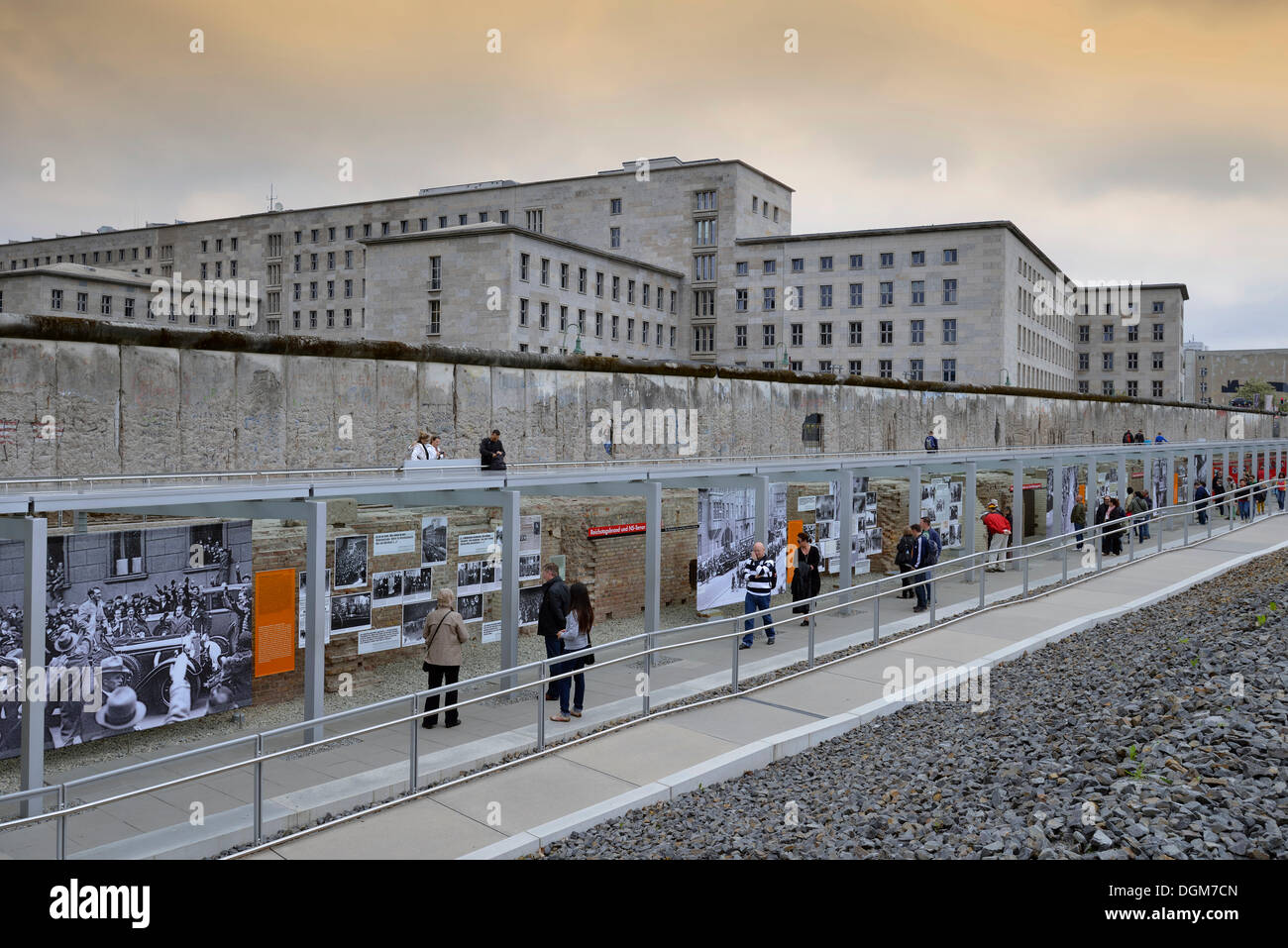 Ehemaligen Gelände der Gestapo, SS und dem Reichssicherheitshauptamt Ausstellung "Topographie des Terrors", Reste der Mauer Stockfoto