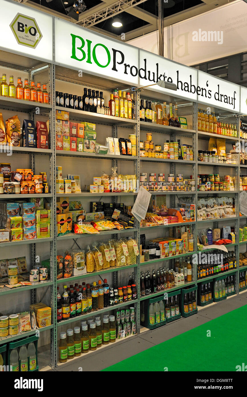 Regal mit verschiedenen Bio-Produkten bei der Gruene Woche, "Grüne Woche" trade fair 2010 in Berlin Stockfoto