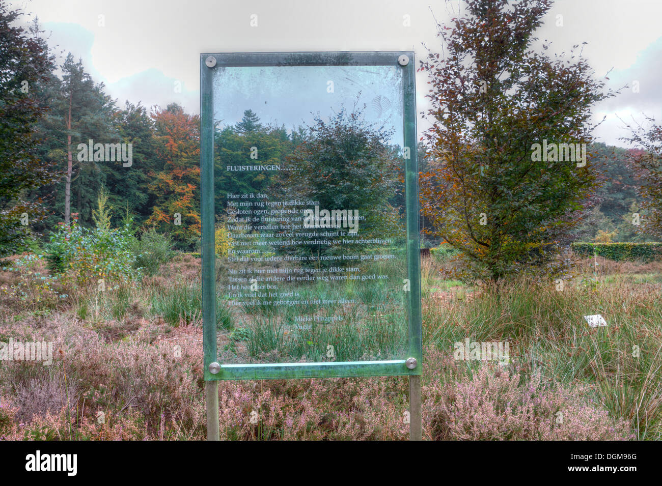 Panel-Gedicht in den Wald der Zukunft im Lager Westerbork, Niederlande Stockfoto