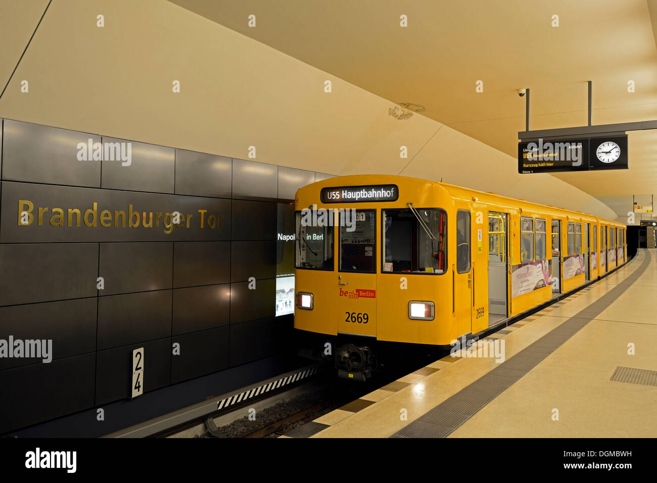 Eine Berliner u-Bahn Haltestelle Bahnhof Brandenburger Tor, Berlin, Berlin, Berlin, Deutschland Stockfoto