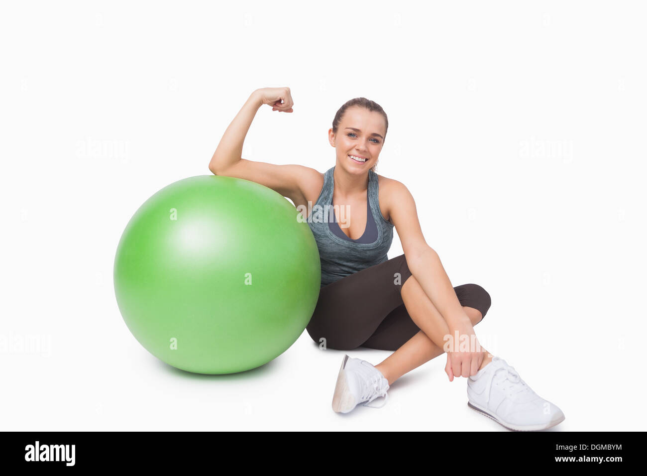 Junge Frau zeigt ihre Armmuskeln Stockfoto